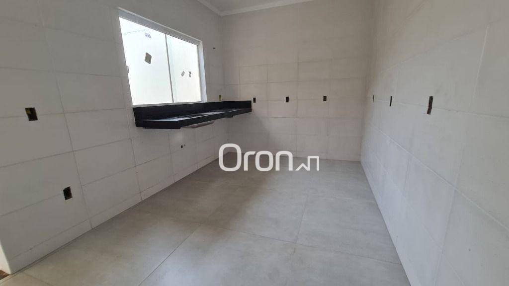 Casa à venda com 3 quartos, 130m² - Foto 2