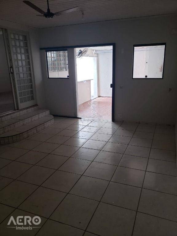 Casa para alugar com 3 quartos, 173m² - Foto 15