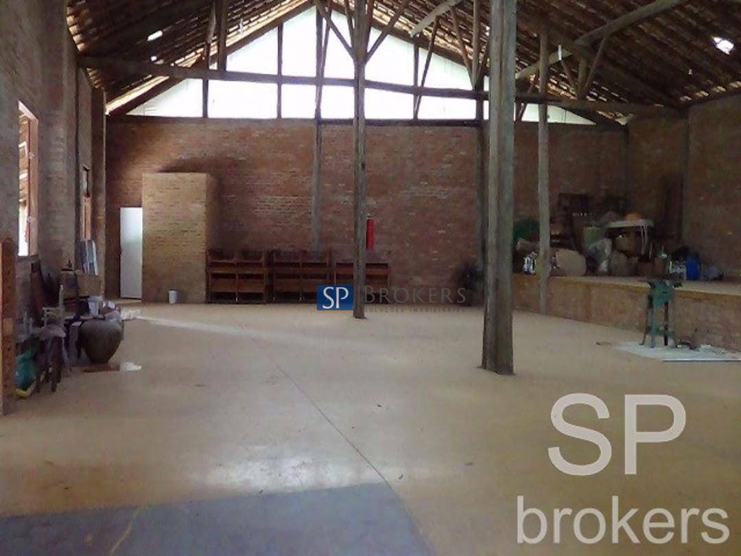 Casa à venda com 3 quartos, 650m² - Foto 2