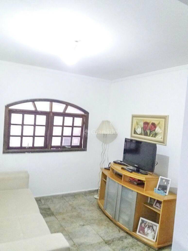 Casa à venda com 3 quartos, 134m² - Foto 1