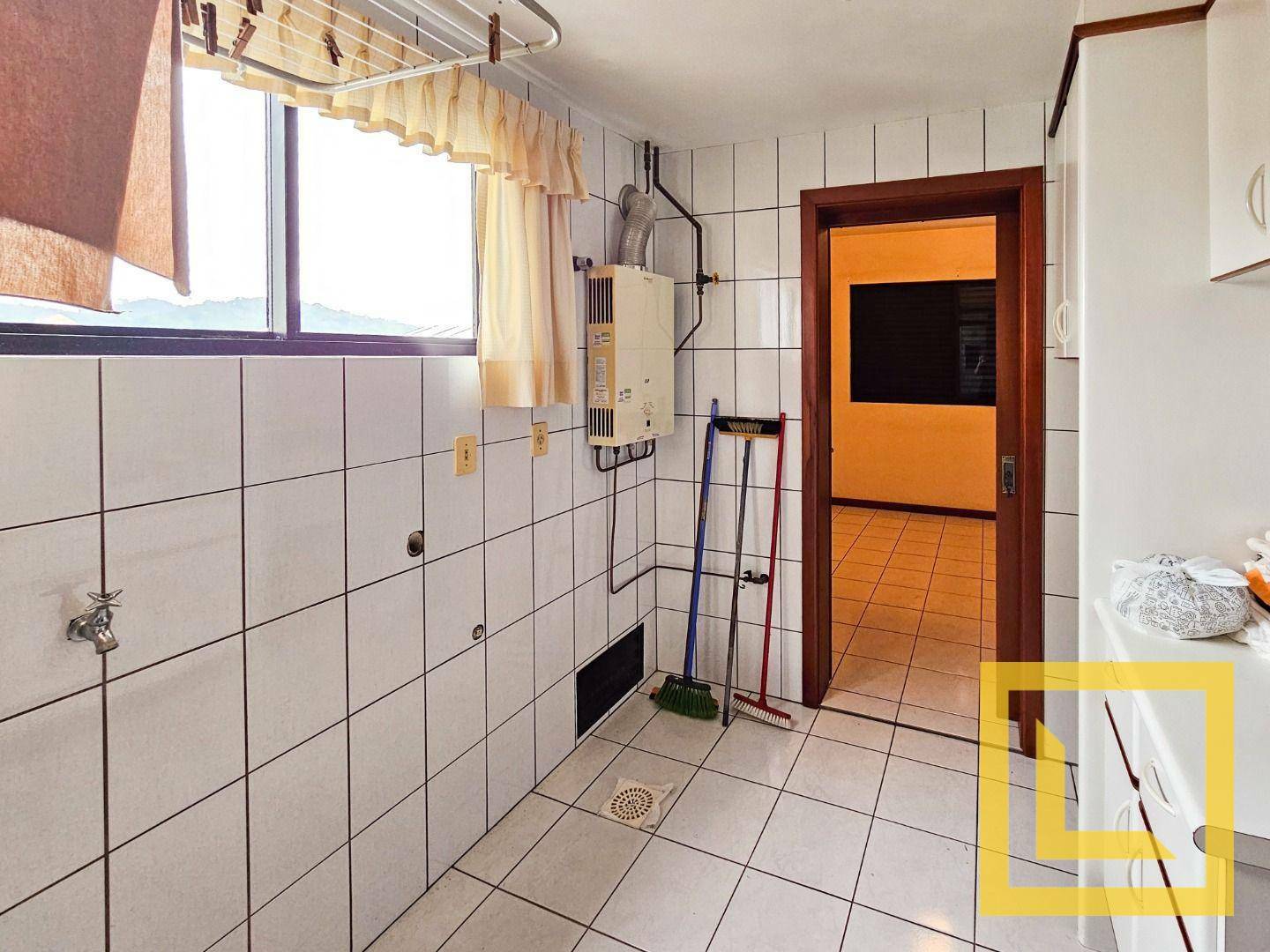 Apartamento à venda com 3 quartos, 135m² - Foto 11