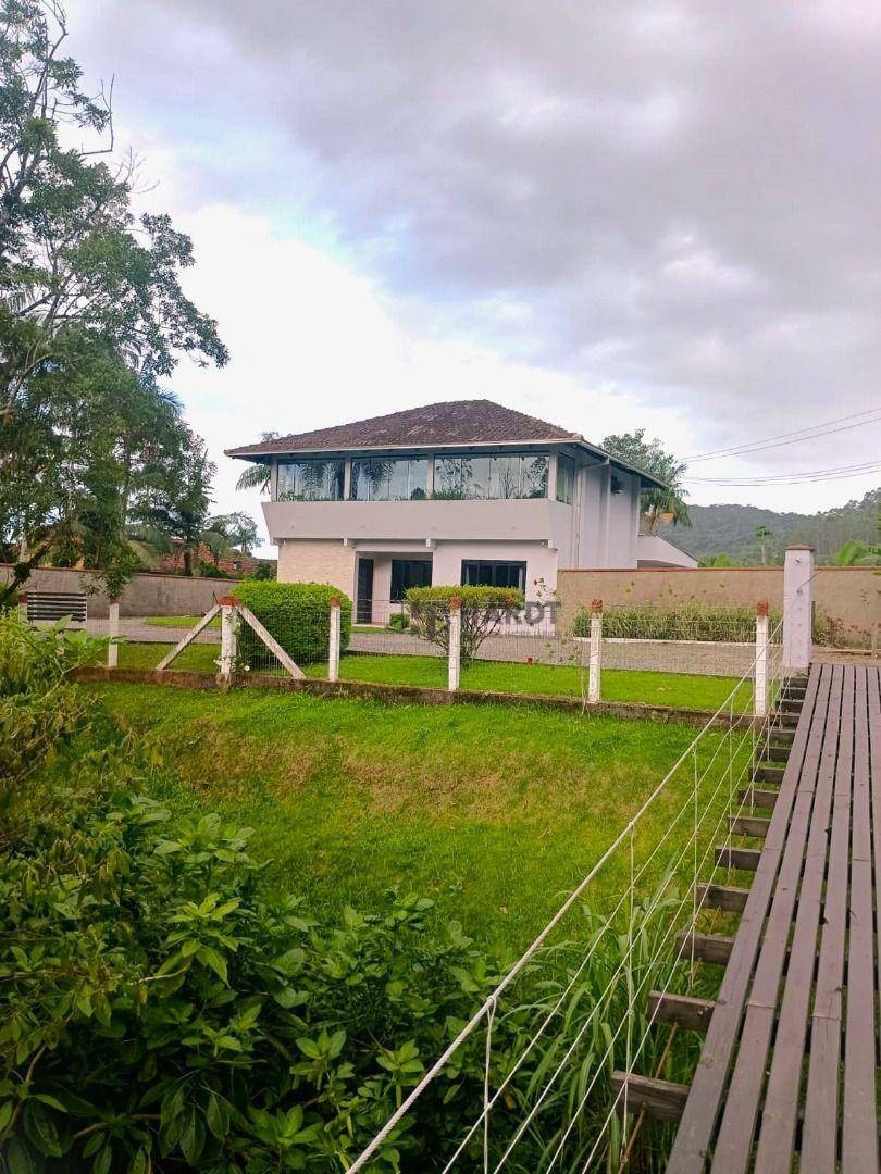 Chácara, 3 quartos, 2441 m² - Foto 1