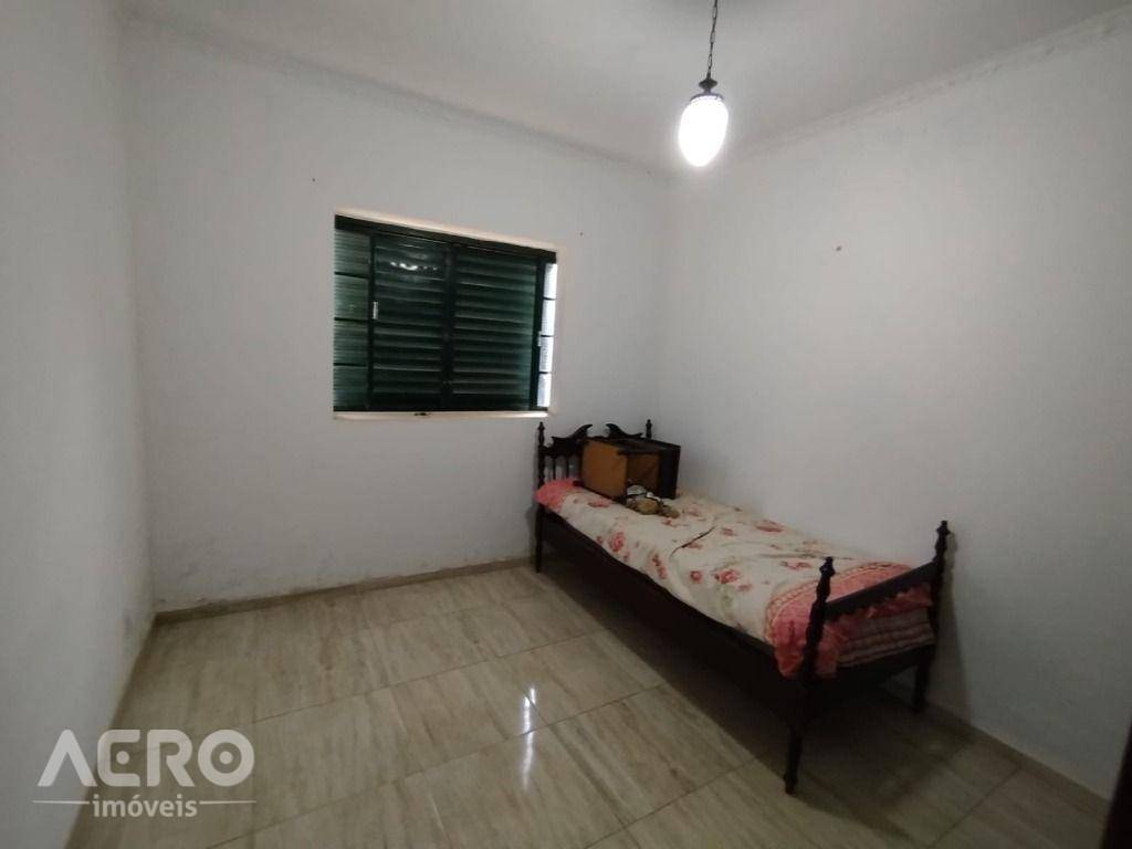 Casa para alugar com 4 quartos, 350m² - Foto 8