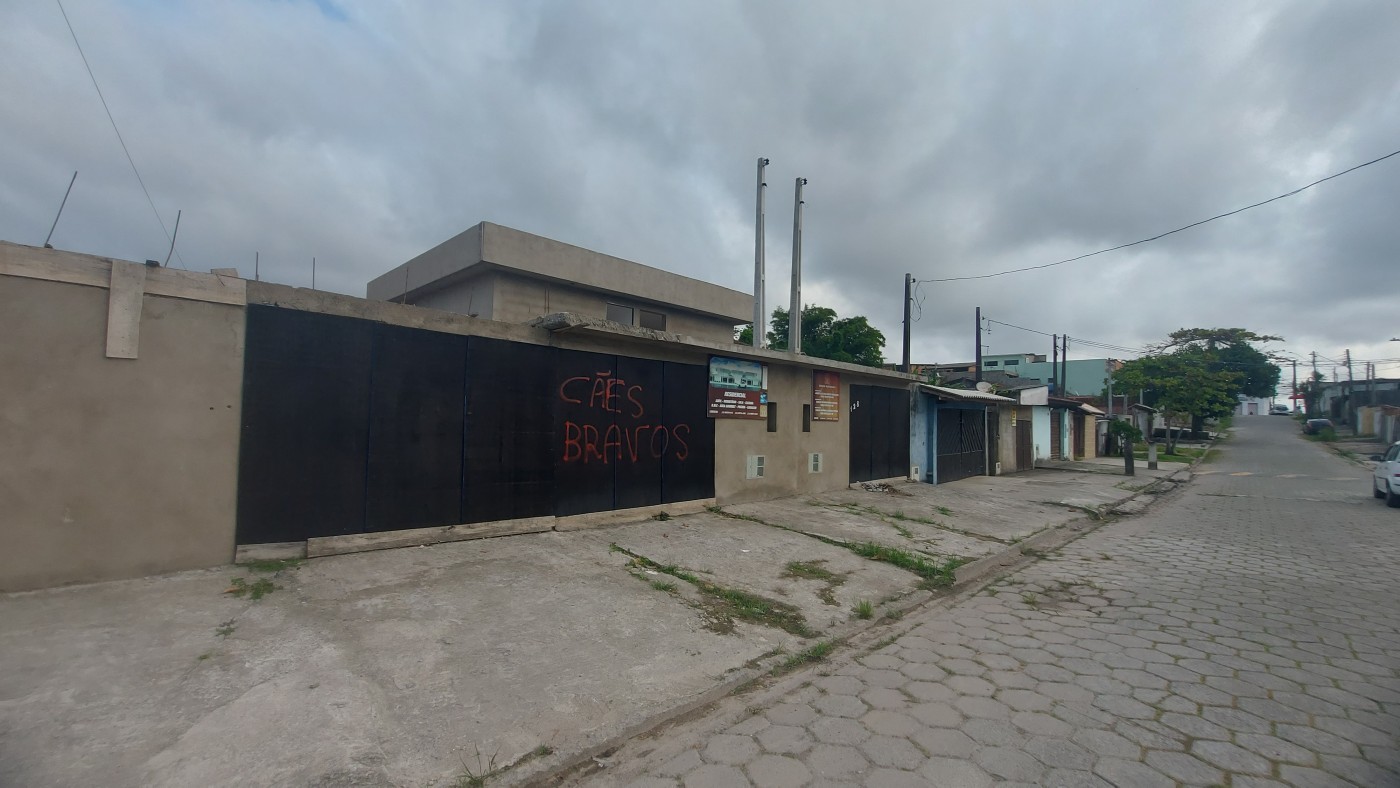 Casa à venda com 2 quartos, 150m² - Foto 2