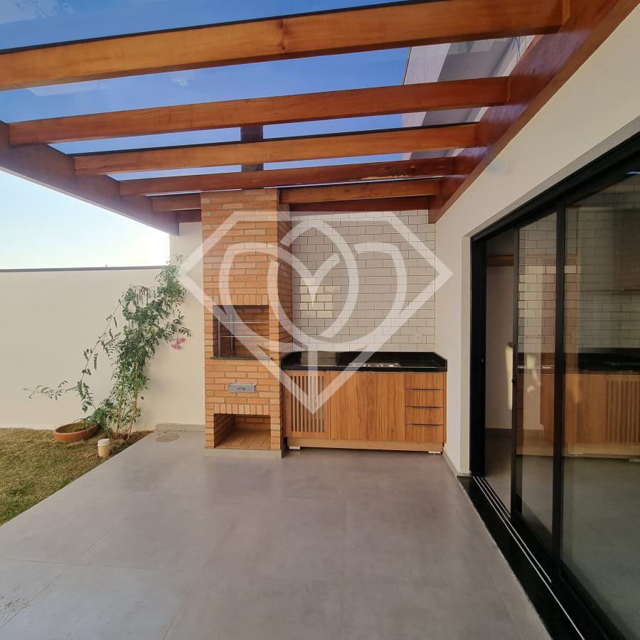 Casa à venda com 3 quartos, 191m² - Foto 1