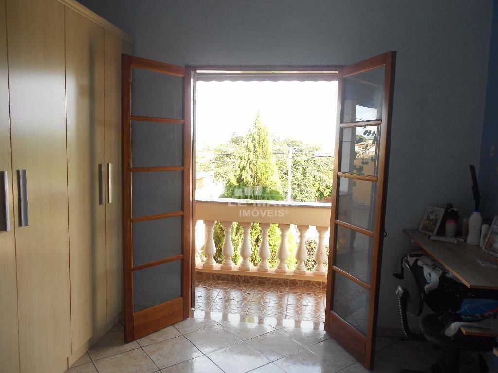 Casa à venda com 3 quartos, 205m² - Foto 16