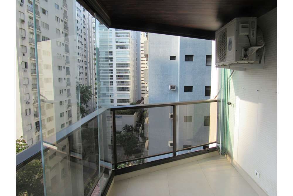 Apartamento à venda com 3 quartos, 130m² - Foto 1