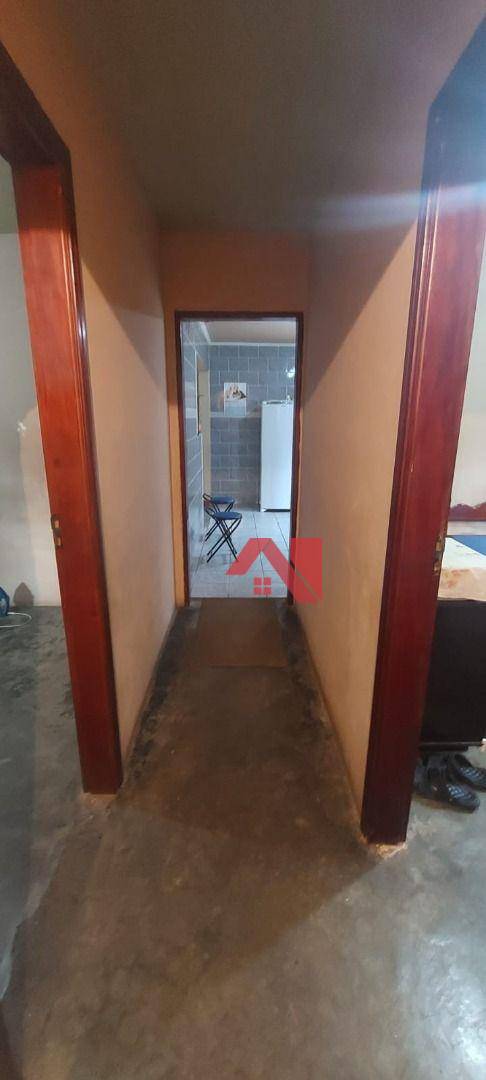 Casa à venda com 2 quartos, 170m² - Foto 2