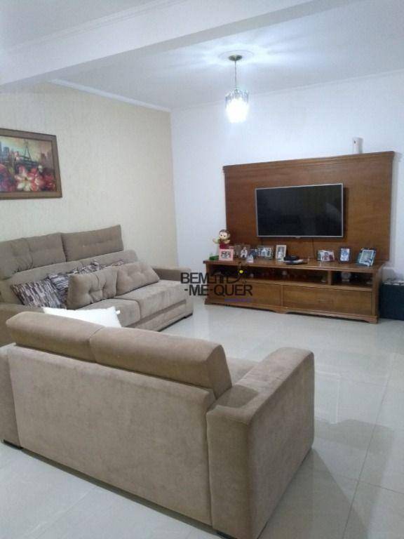 Sobrado à venda com 3 quartos, 308m² - Foto 1