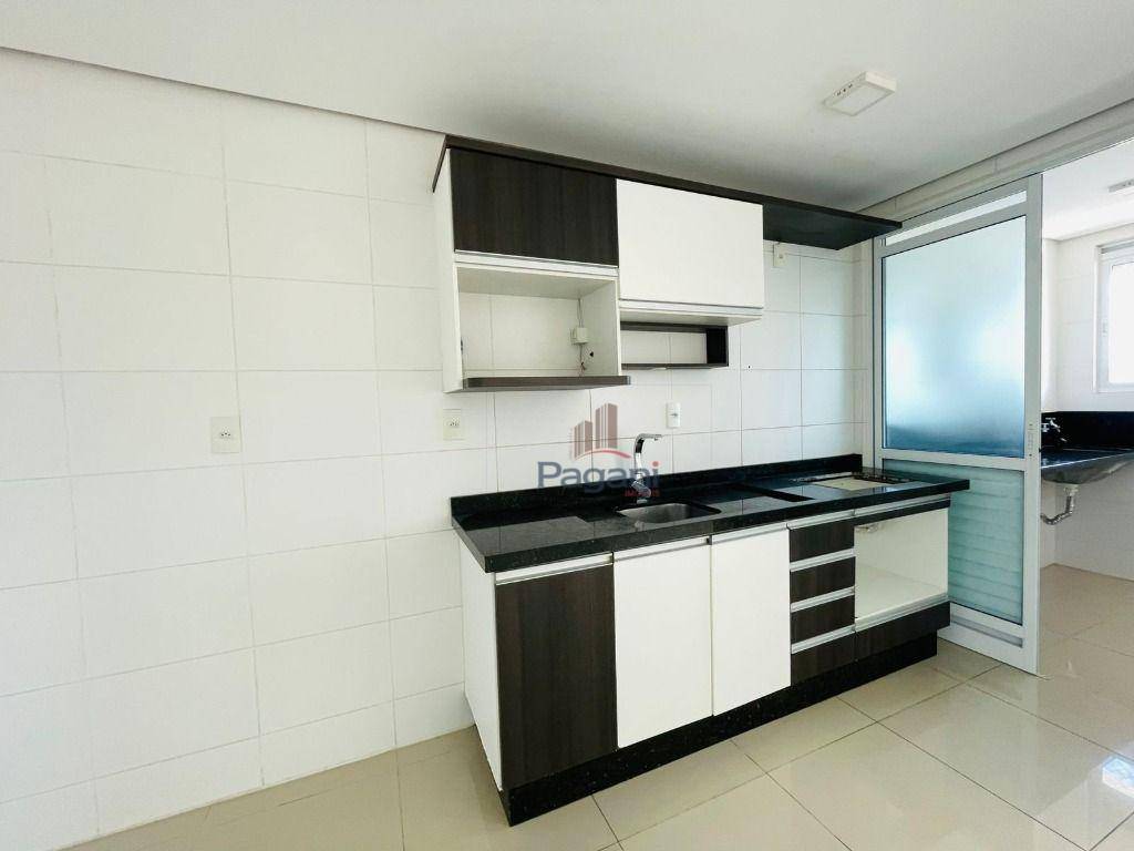 Apartamento para alugar com 2 quartos, 80m² - Foto 12