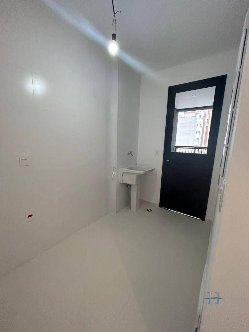 Apartamento à venda com 3 quartos, 126m² - Foto 3