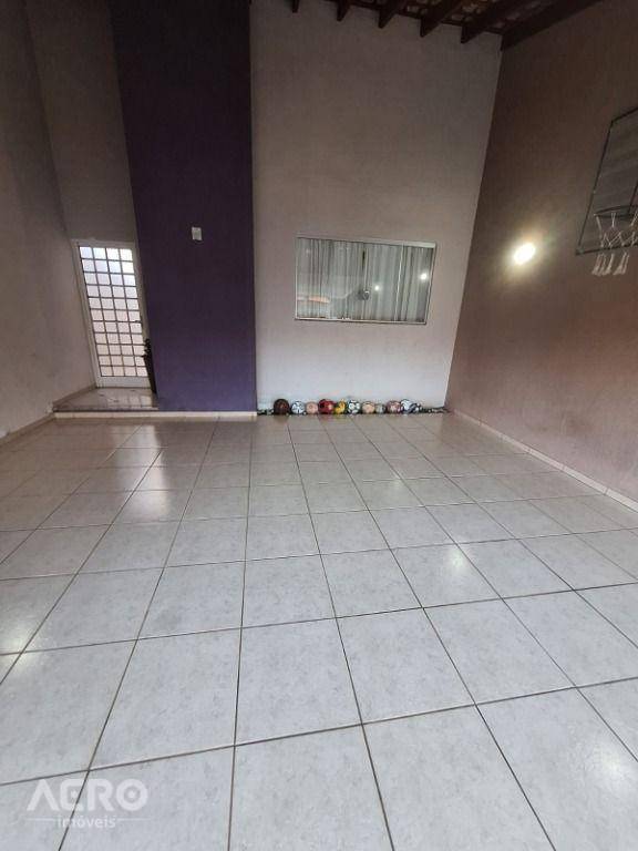 Casa à venda com 3 quartos, 145m² - Foto 2