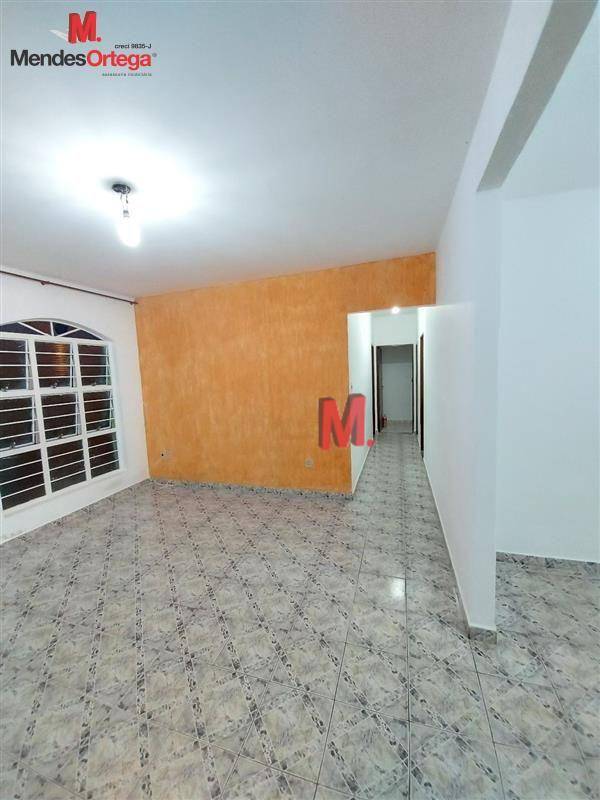 Casa à venda com 2 quartos, 131m² - Foto 2