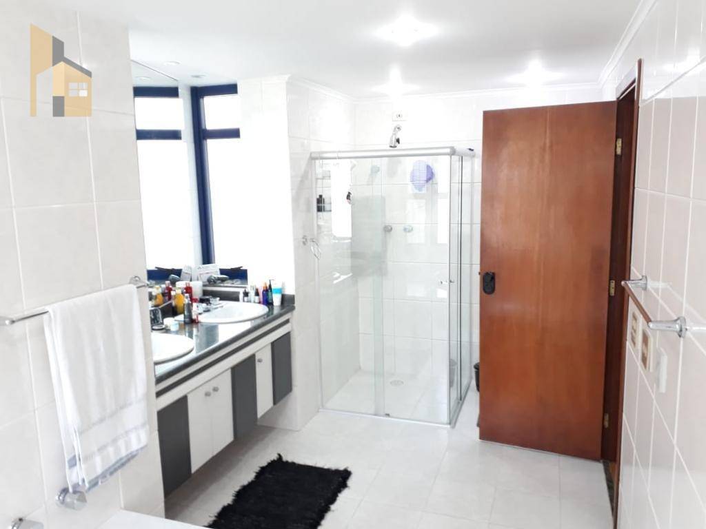 Apartamento à venda com 3 quartos, 203m² - Foto 4