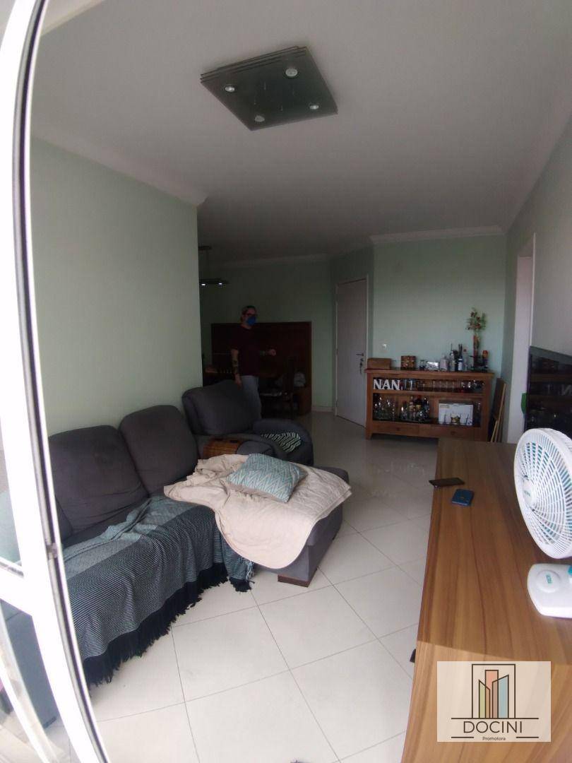 Apartamento à venda com 3 quartos, 75m² - Foto 4