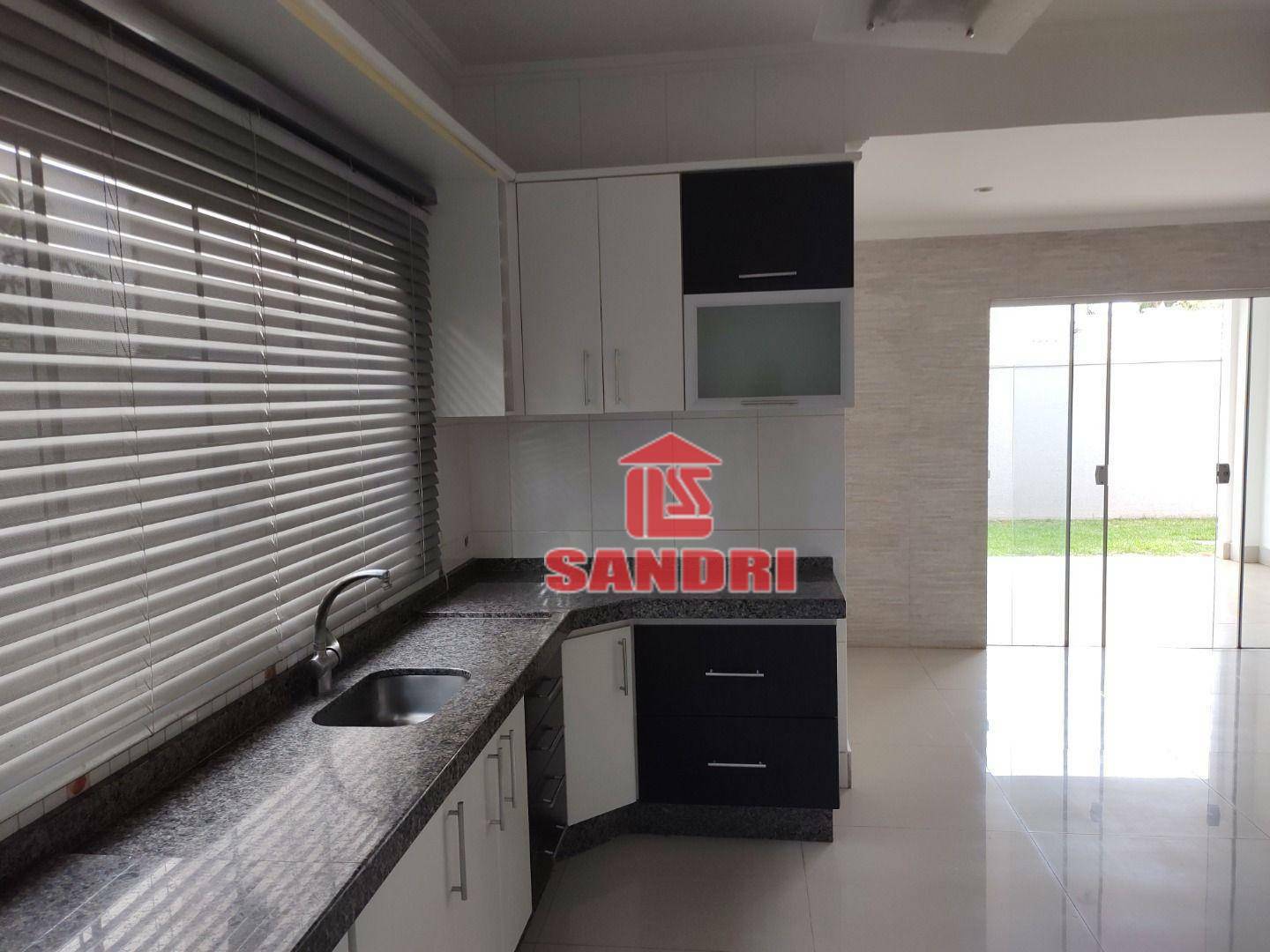 Casa de Condomínio à venda com 3 quartos, 253m² - Foto 3