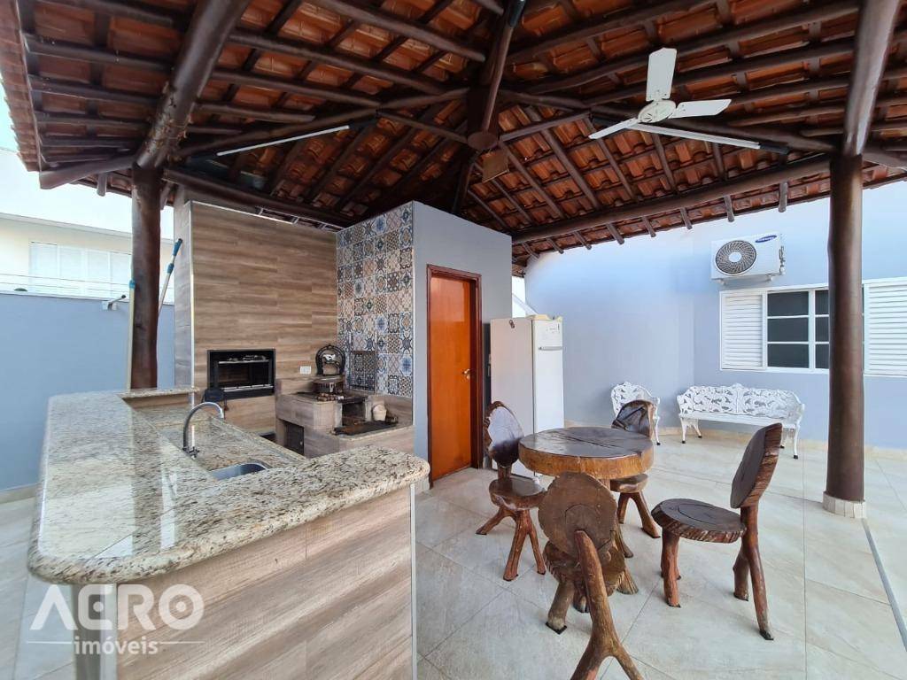 Casa de Condomínio à venda com 4 quartos, 324m² - Foto 10