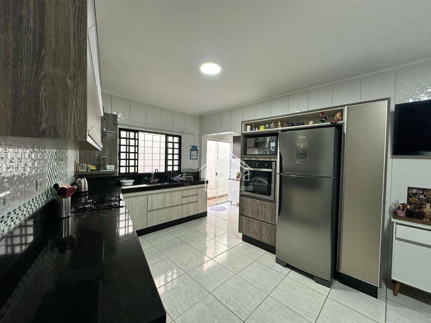 Casa à venda com 4 quartos, 246m² - Foto 22