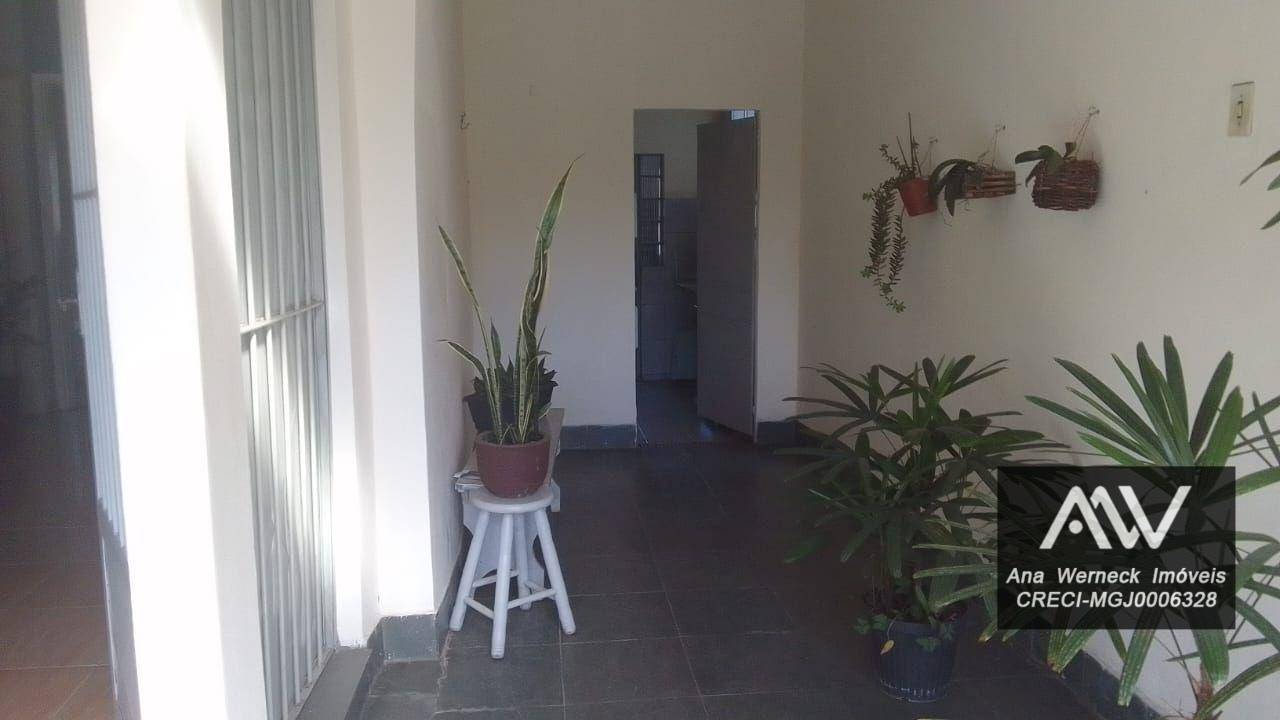 Casa à venda com 3 quartos, 400m² - Foto 2