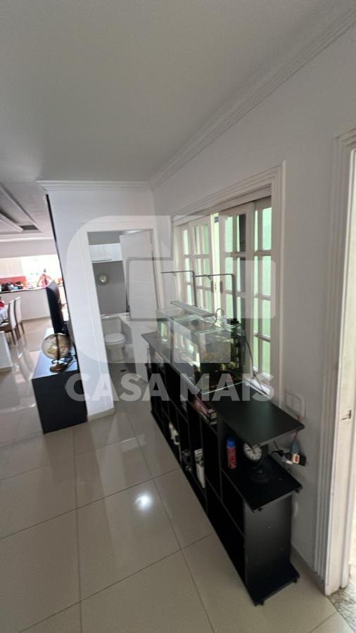 Casa à venda com 3 quartos, 230m² - Foto 4