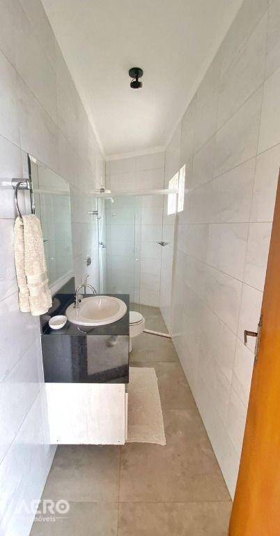 Casa à venda com 4 quartos, 211m² - Foto 18
