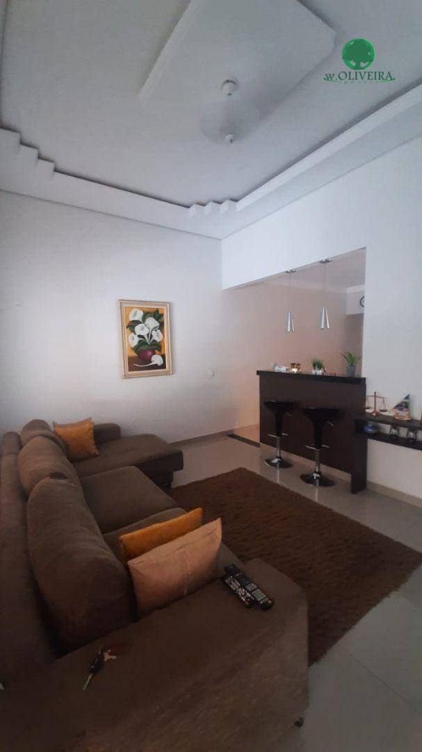 Casa à venda com 3 quartos, 100m² - Foto 1