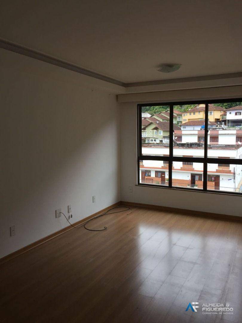 Apartamento para alugar com 2 quartos, 68m² - Foto 9