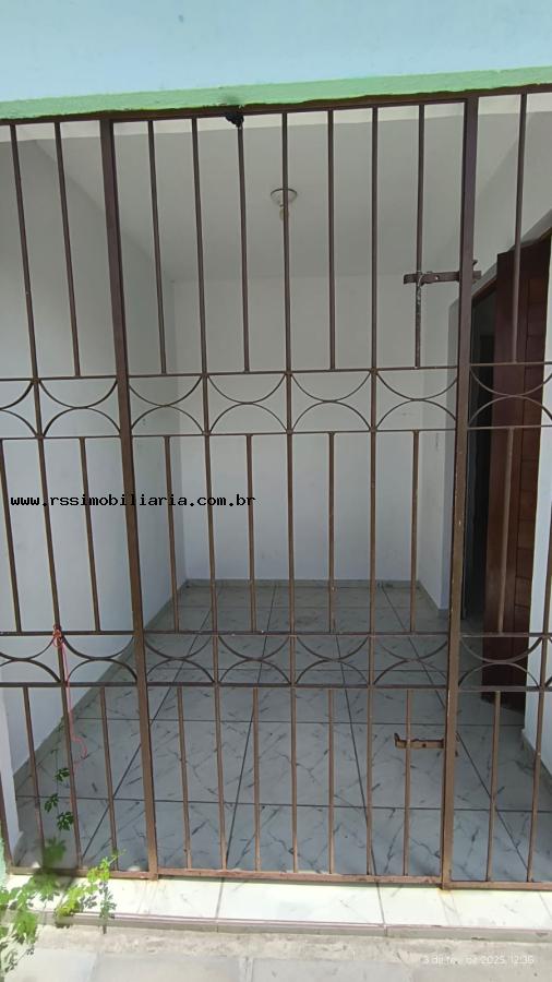 Casa à venda com 2 quartos, 70m² - Foto 2