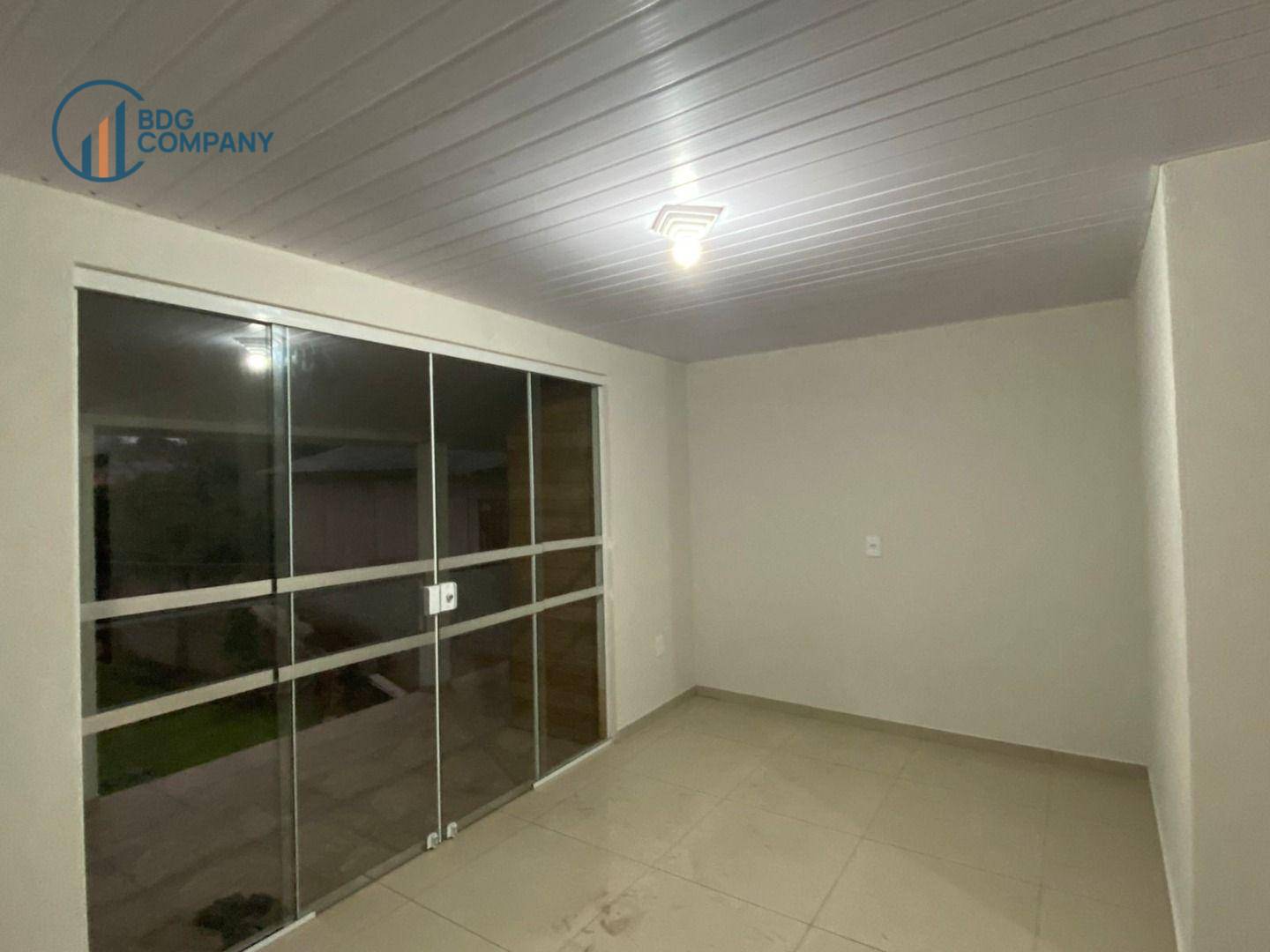 Casa à venda com 2 quartos, 116m² - Foto 2