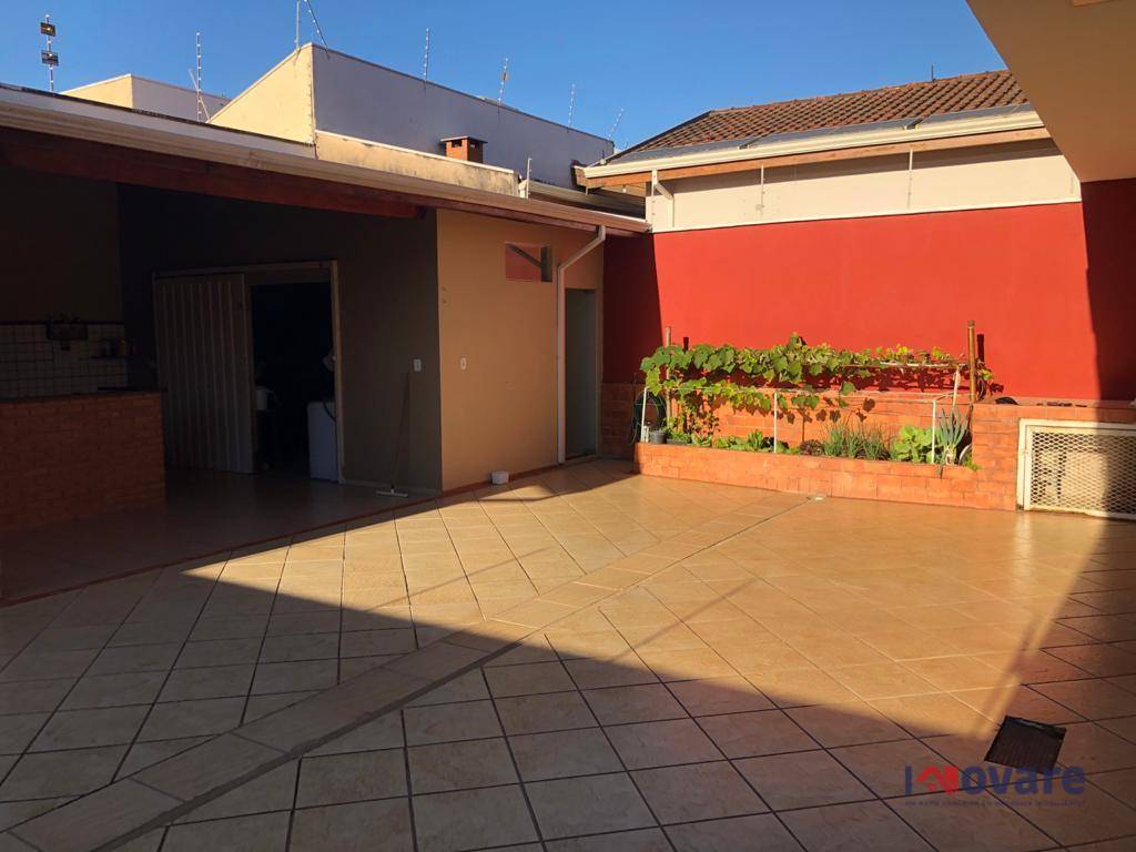 Sobrado à venda com 3 quartos, 240m² - Foto 1