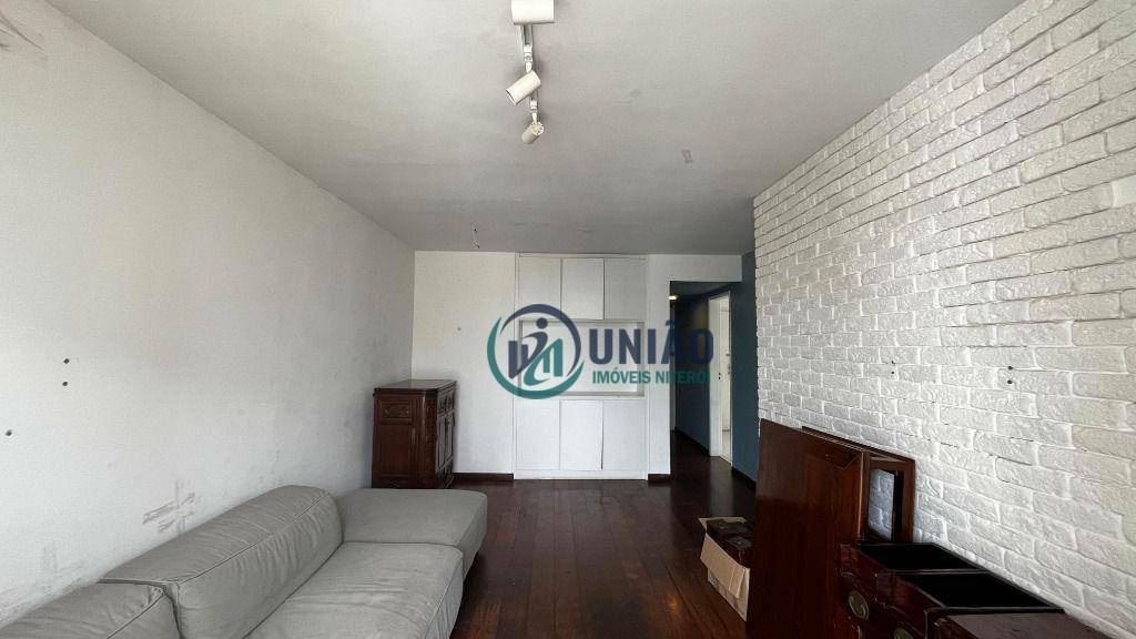 Apartamento à venda com 4 quartos, 140m² - Foto 2