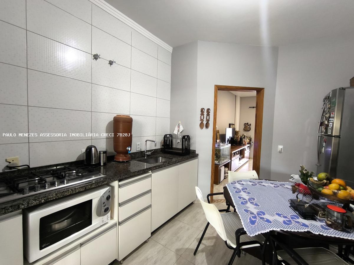 Casa à venda com 2 quartos, 192m² - Foto 9