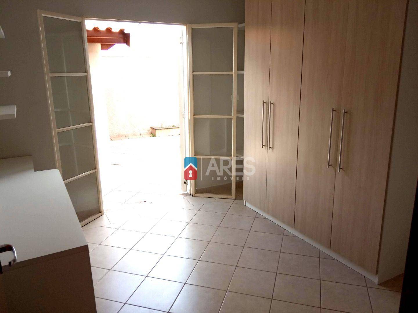 Casa à venda com 3 quartos, 223m² - Foto 10