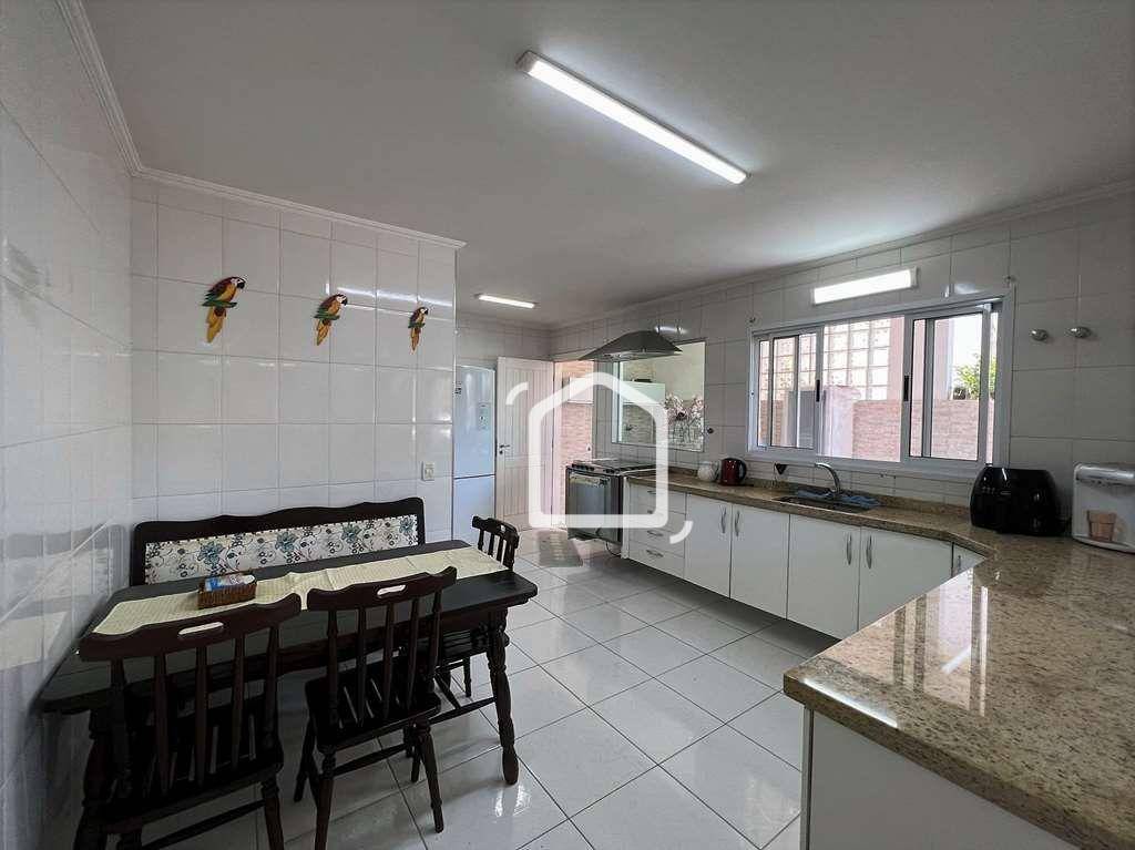 Casa de Condomínio à venda com 4 quartos, 400m² - Foto 20