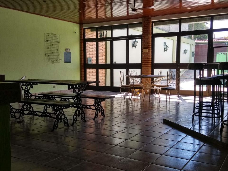 Sobrado à venda com 6 quartos, 550m² - Foto 1