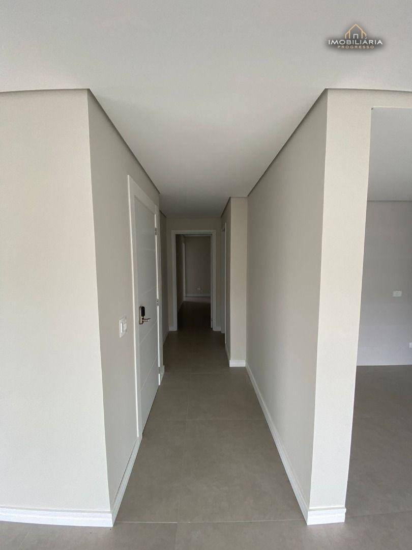 Apartamento à venda com 3 quartos, 136m² - Foto 11