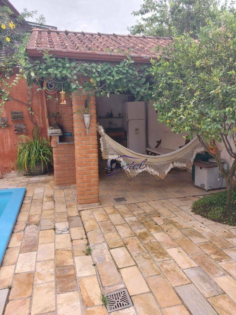 Casa à venda com 3 quartos, 250m² - Foto 8