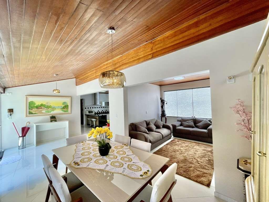 Casa à venda com 3 quartos, 215m² - Foto 16