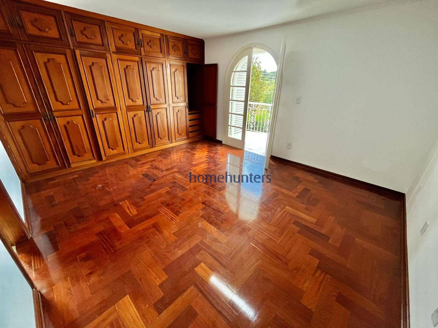 Casa para alugar com 5 quartos, 328m² - Foto 15