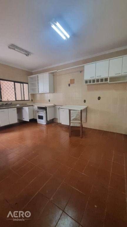 Casa à venda com 4 quartos, 350m² - Foto 6