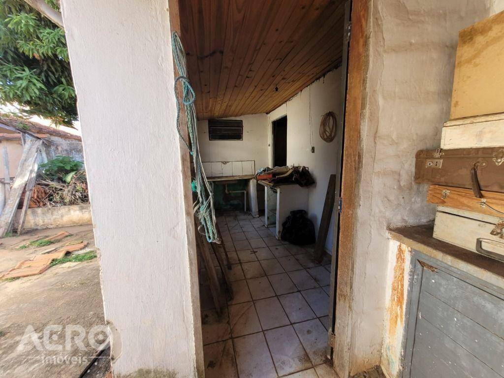 Casa à venda com 3 quartos, 203m² - Foto 2