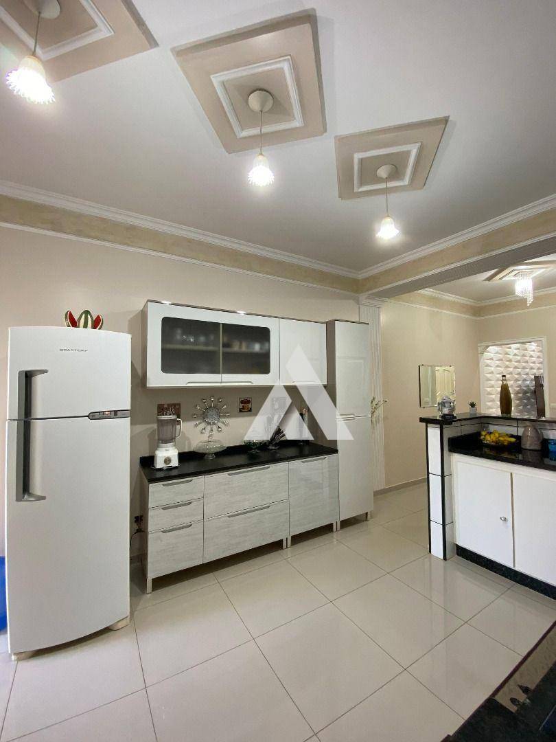 Casa à venda com 4 quartos, 210m² - Foto 23