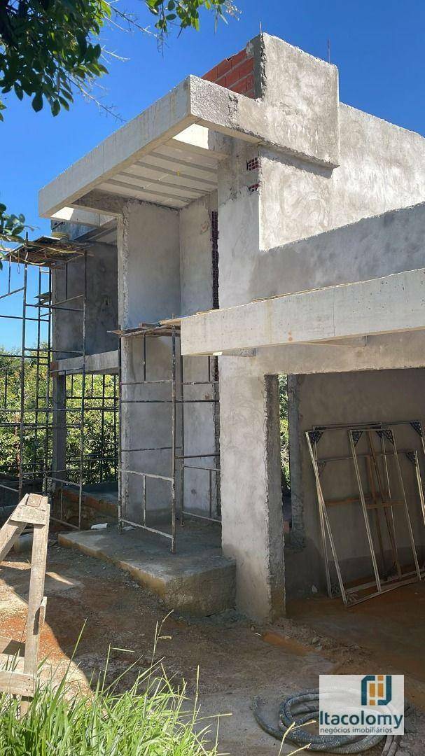 Casa de Condomínio à venda com 3 quartos, 320m² - Foto 2