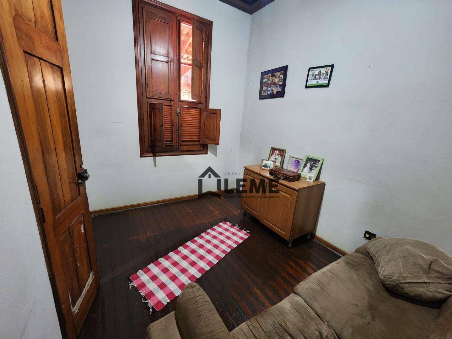 Casa à venda com 6 quartos, 265m² - Foto 27