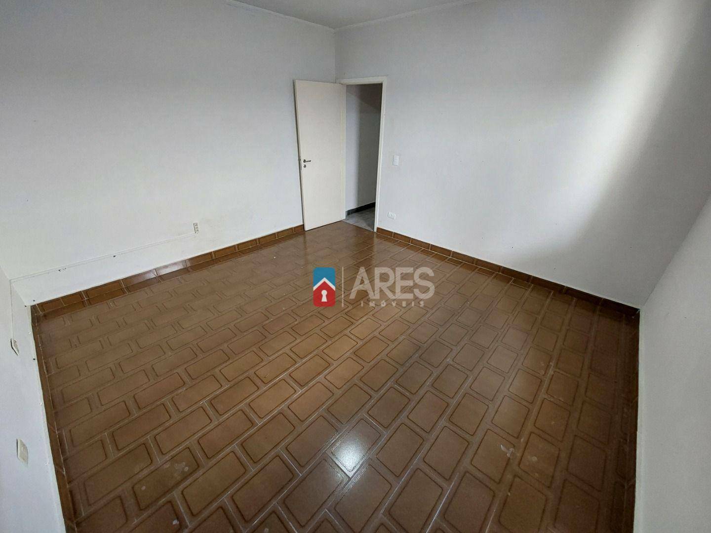 Casa para alugar com 2 quartos, 75m² - Foto 13