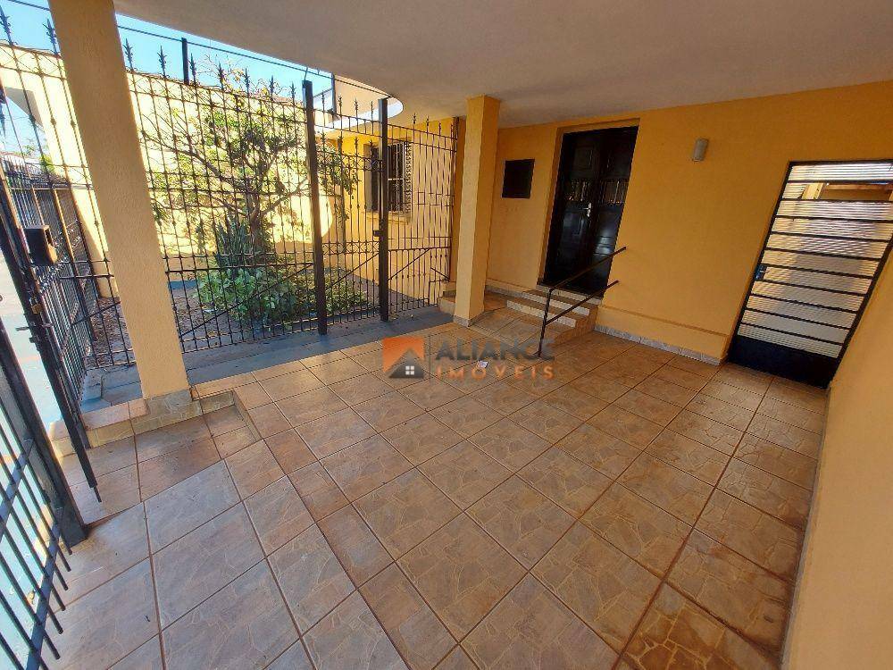 Casa à venda com 2 quartos, 120m² - Foto 3