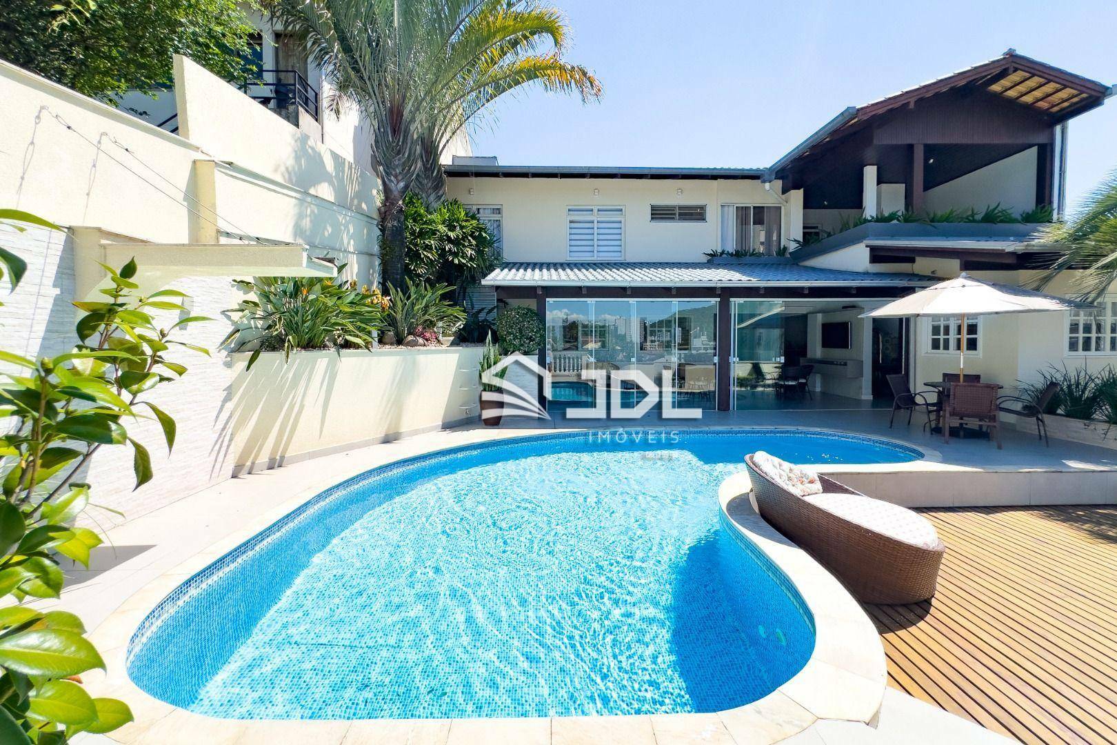 Casa à venda com 3 quartos, 269m² - Foto 2