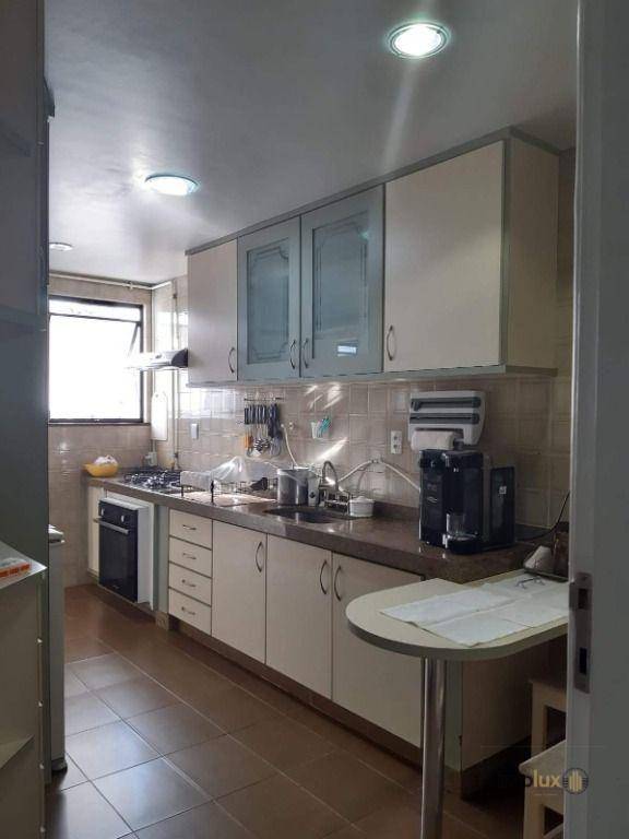 Apartamento à venda com 3 quartos, 130m² - Foto 2