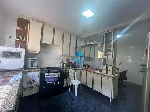 Sobrado à venda com 3 quartos, 220m² - Foto 18