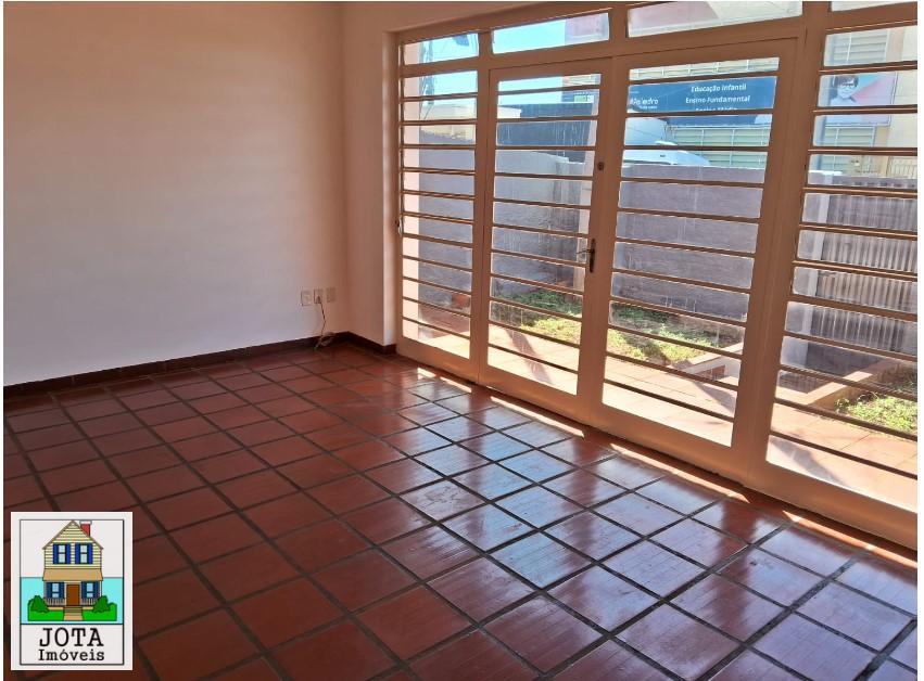 Casa à venda com 2 quartos, 268m² - Foto 1